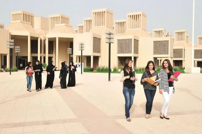 منح دراسية في قطر لغير القطريين